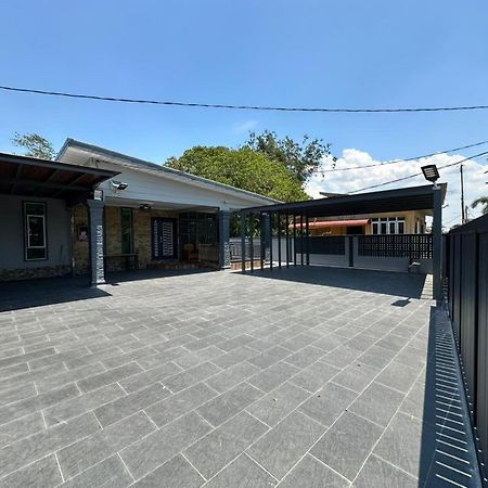 Rayyan Ashraf Homestay Kota Bharu Exterior foto