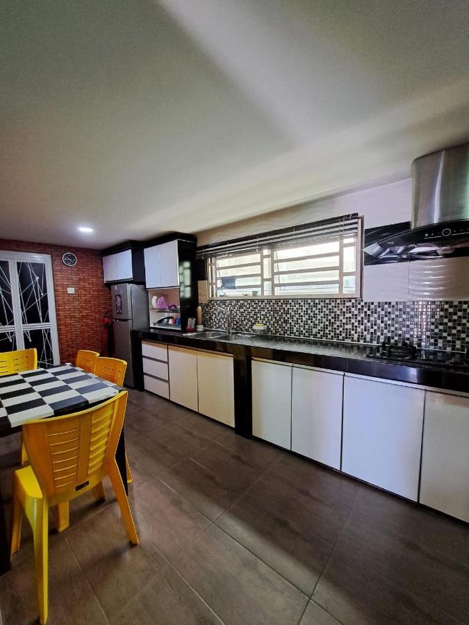 Rayyan Ashraf Homestay Kota Bharu Exterior foto